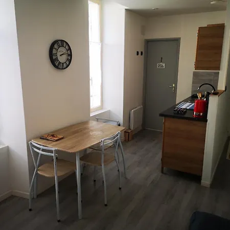 Cosy & Calme - Dernier Etage 아파트 Saint-Jean-dʼAngély